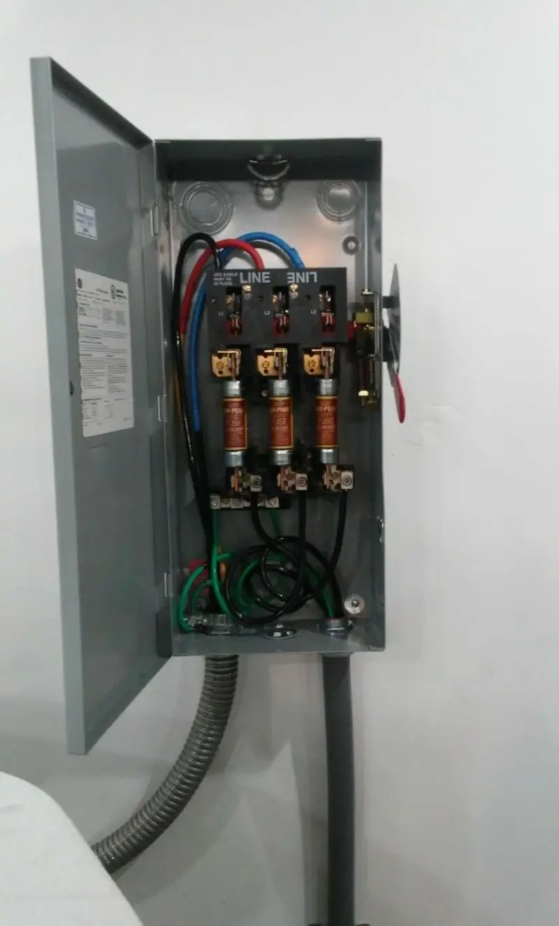 Three-phase disconnect switch installed for Smoke Detector Installation in Forks